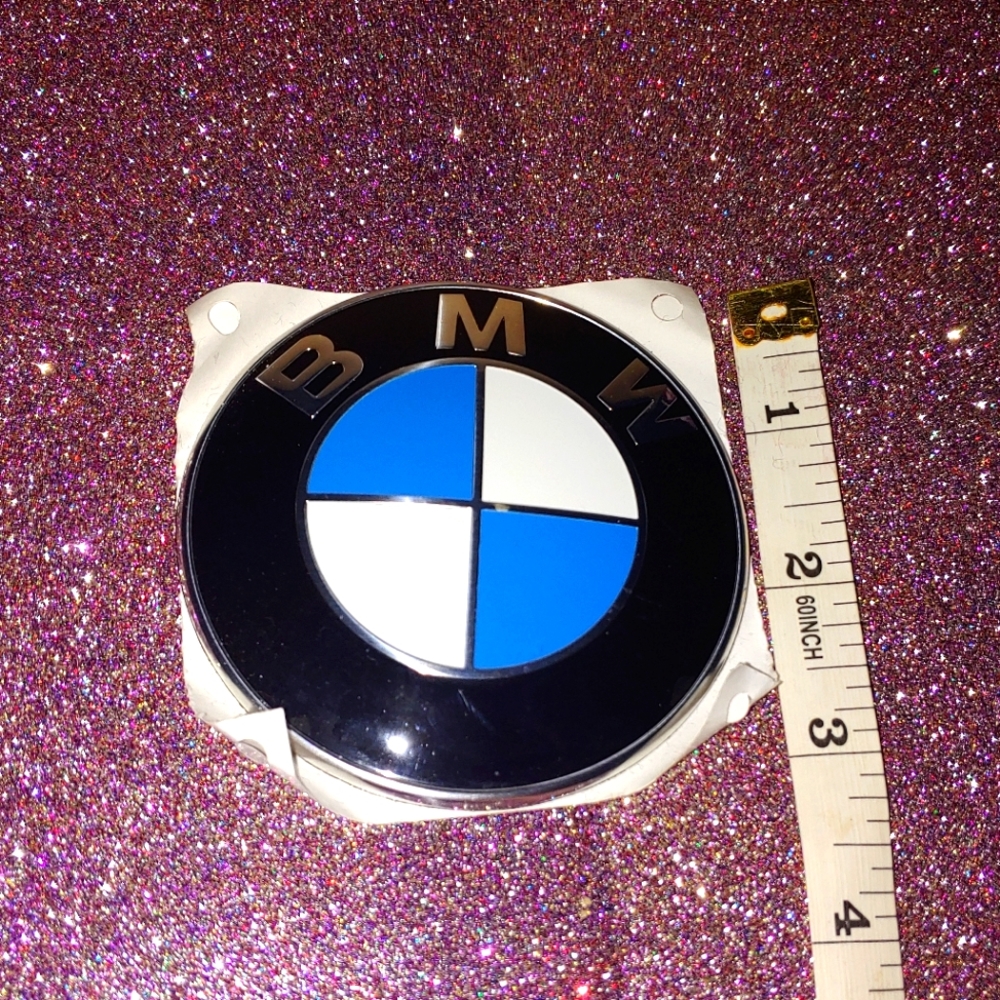BMW ORIGINAL BMW Front Emblem Replacement 7-057-794
